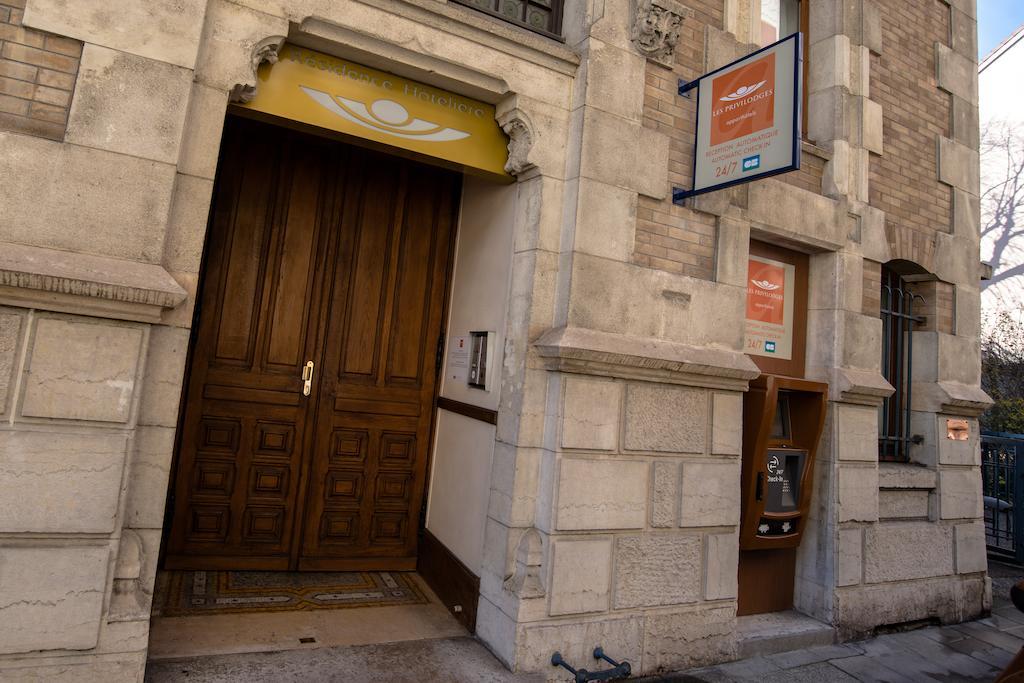 Privilodges Chateau Perrin Γκρενόμπλ Εξωτερικό φωτογραφία